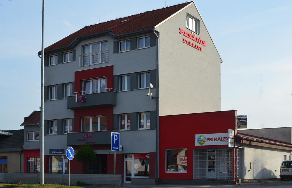 Garni Hotel Fellini Ziar nad Hronom Ngoại thất bức ảnh