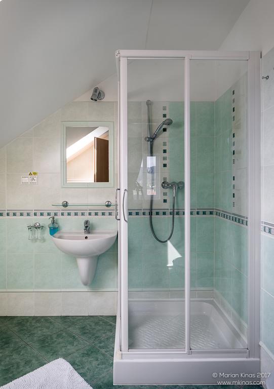 Garni Hotel Fellini Ziar nad Hronom Ngoại thất bức ảnh