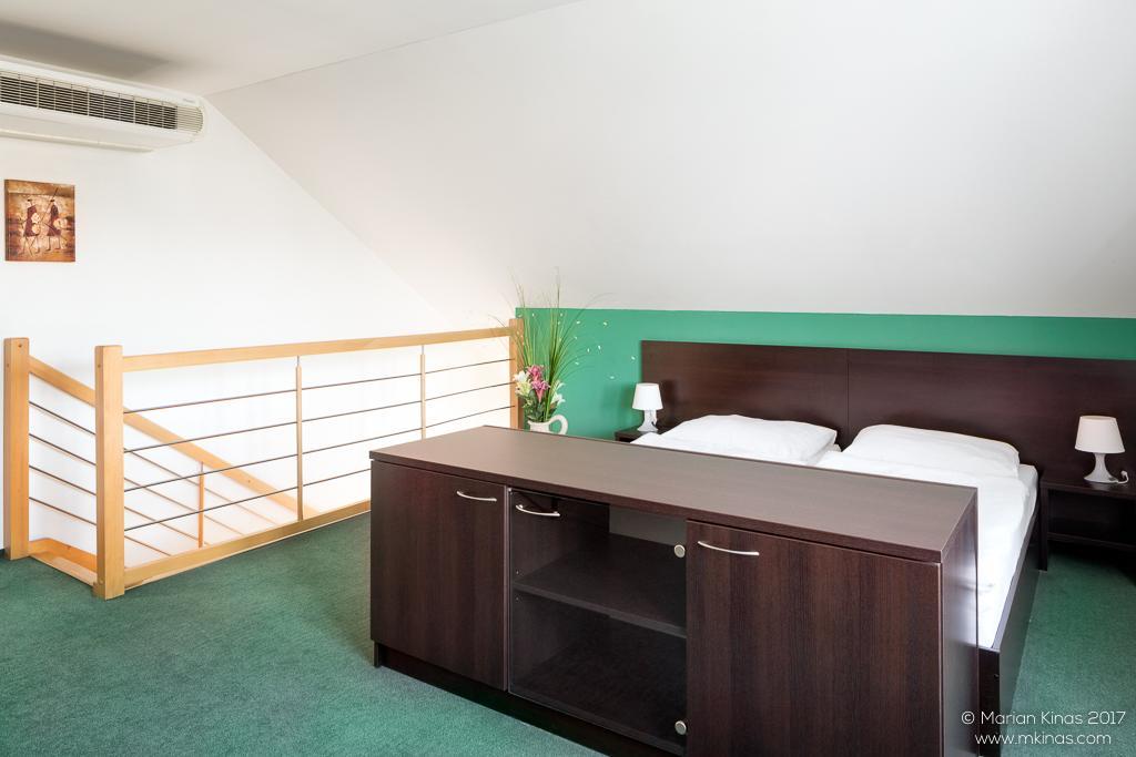 Garni Hotel Fellini Ziar nad Hronom Ngoại thất bức ảnh