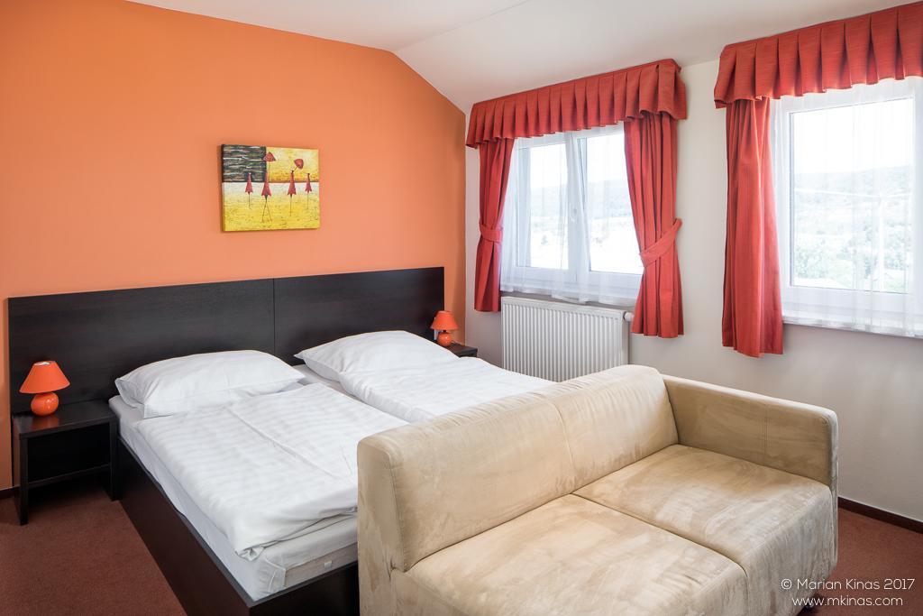 Garni Hotel Fellini Ziar nad Hronom Ngoại thất bức ảnh